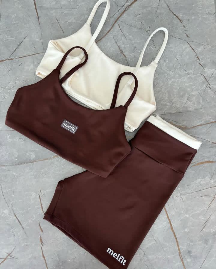 ROUPA DE ACADEMIA - CORES NEUTRAS